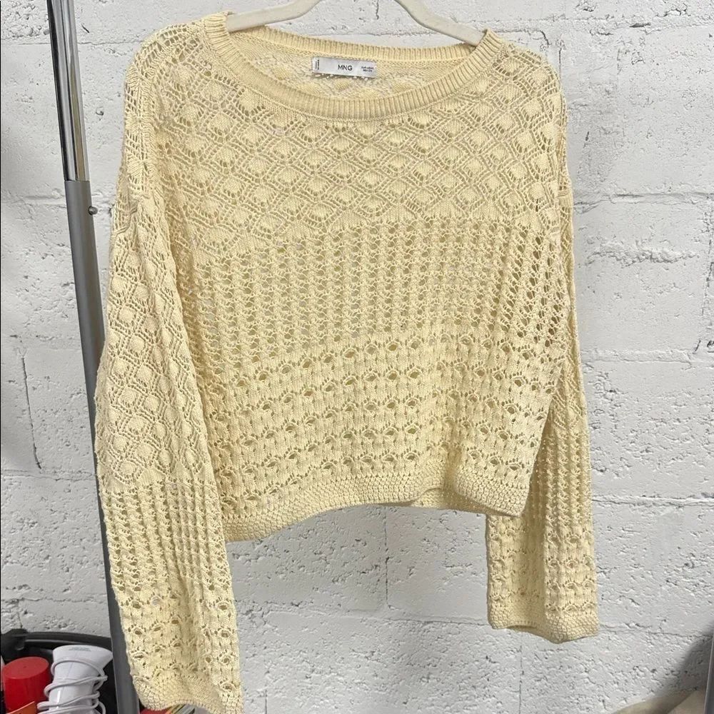 Mango Textured Knit Sweater in Cream - Size Small - LIKE NEW Long Sleeve